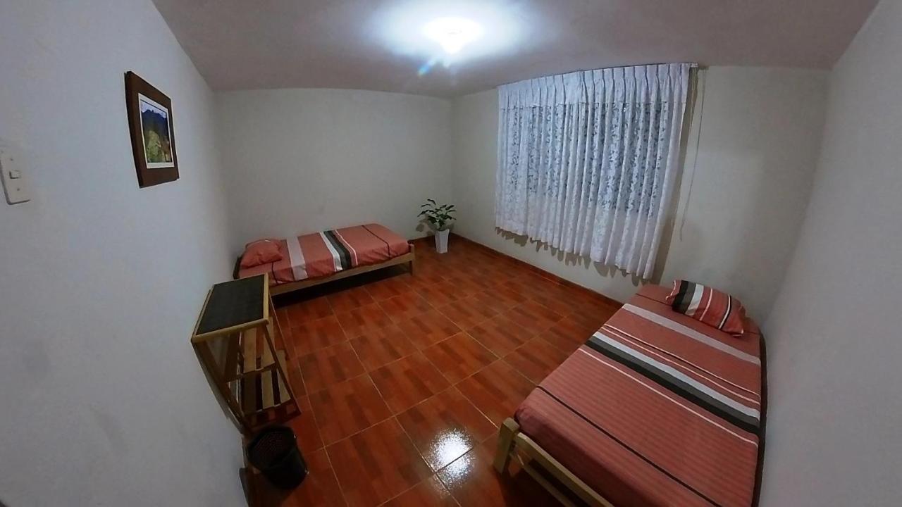 5Min Airport - Super Host Bed & Breakfast Lima Bagian luar foto