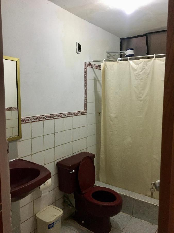 5Min Airport - Super Host Bed & Breakfast Lima Bagian luar foto