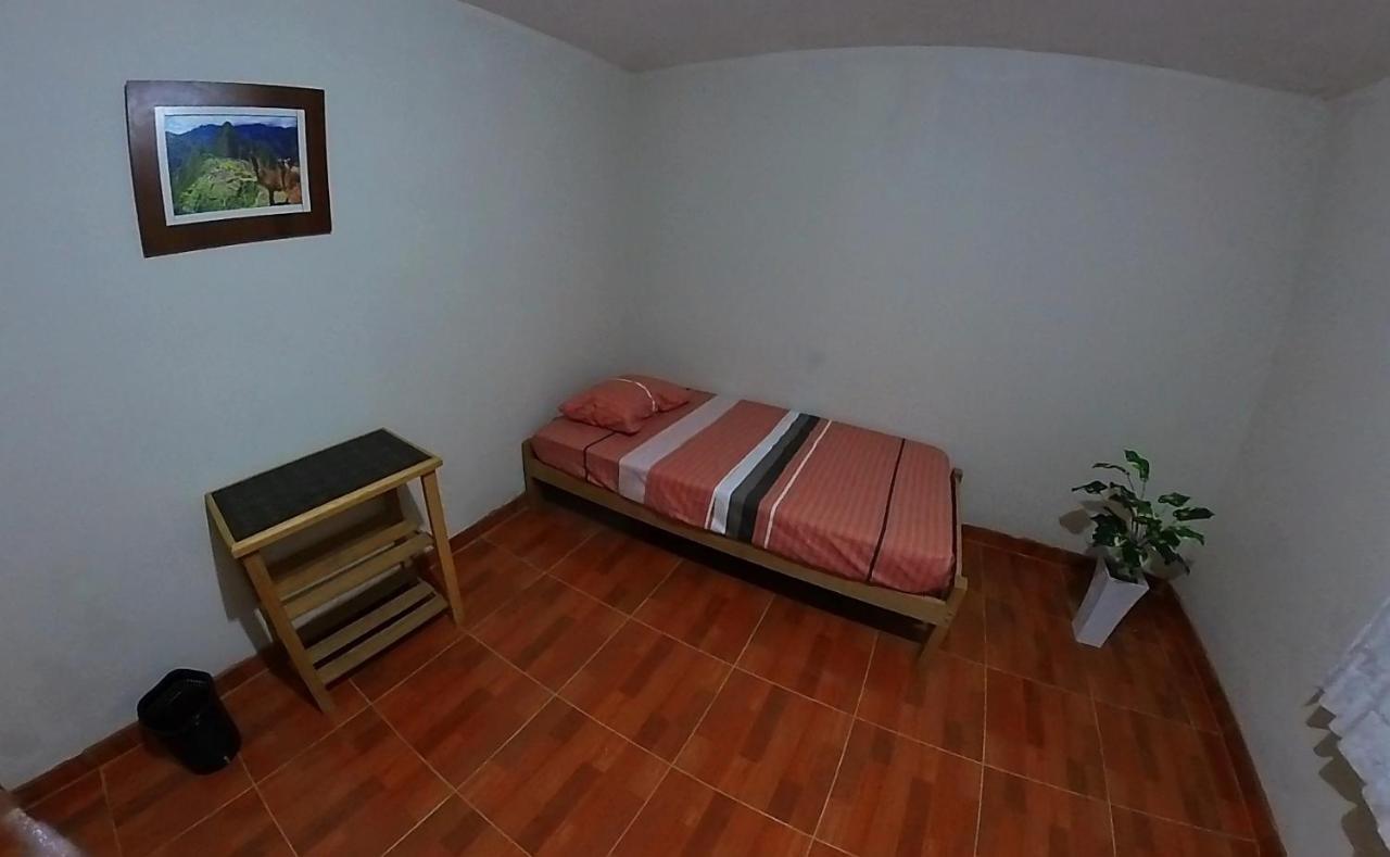 5Min Airport - Super Host Bed & Breakfast Lima Bagian luar foto